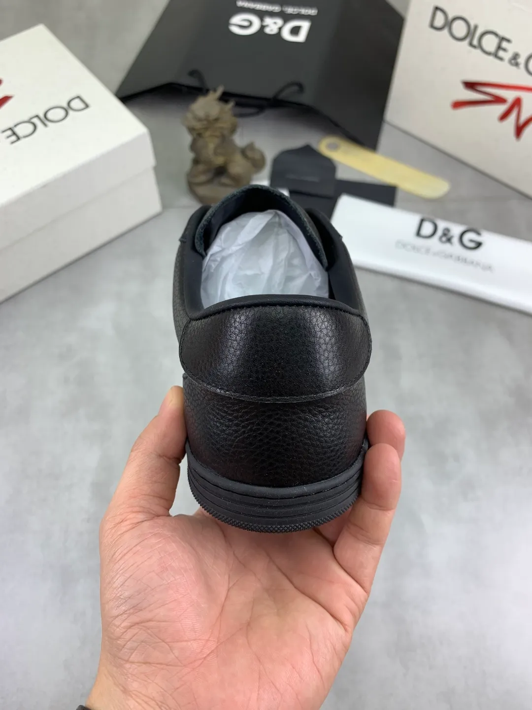 Men's shoes P500 💰 [New model] The latest hot model, top original quality, the official website is synchronized with "DOLCE&GABBANA [Dolce & Gabbana] ~ High Quality." The effect is low-cut casual DG men's shoes, loved by many celebrities, using high-end imported first-layer frosted calfskin with punched logo design + cowhide feet, simple and elegant, perfect interpretation of the latest inspiration for shoes, classic and fashionable integration, luxury dream, dominating fashion Suitable for drivers, light and comfortable to drive, light and breathable for outdoor travel, high-end quality, trustworthy, black or white🉑️choose! Code number: 38-46